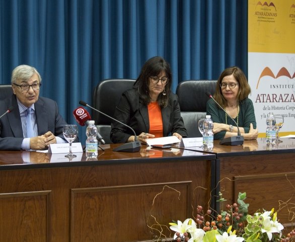 Presentación jornadas El primer franquismo, ¿una economía de guerra? a cargo de Carlos Martínez Shaw, Presidente de Instituto Atarazanas; María Antonia Peña, Rectora de la Universidad de Huelva, y Encarnación Lemus, Catedrática de la Universidad de Huelva